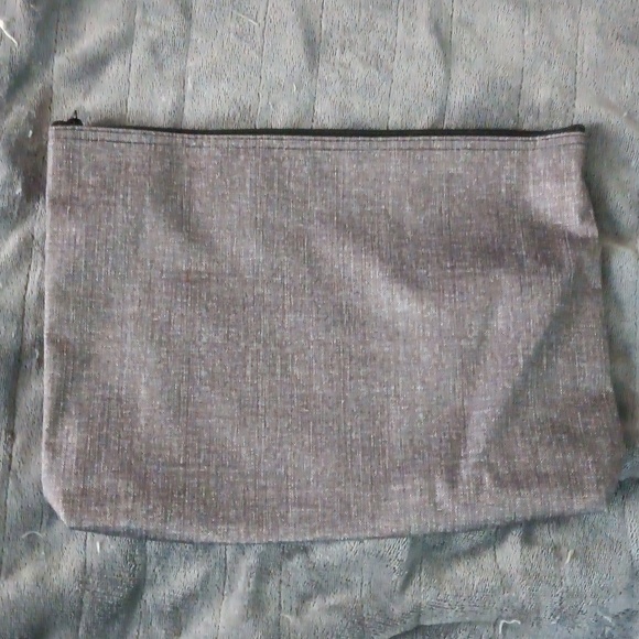 Zipper piuch - Picture 2 of 3